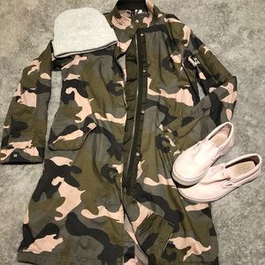 Mid-long pink camp trench coat